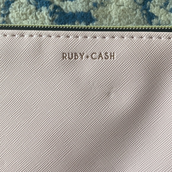 Pink makeup clutch - Picture 2 of 4